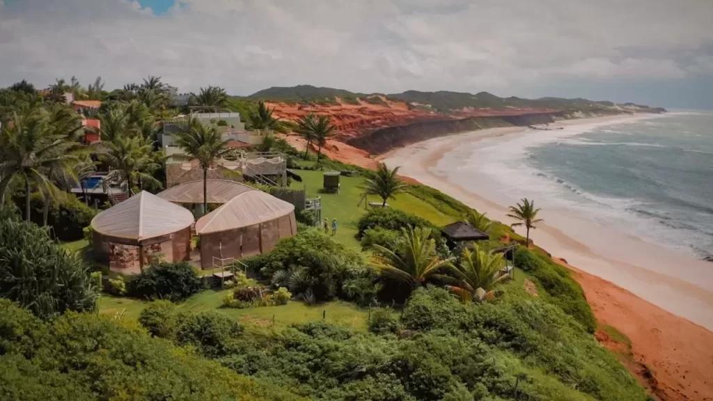 Tratamento de spa com técnica terapêutica em ambiente tranquilo do resort